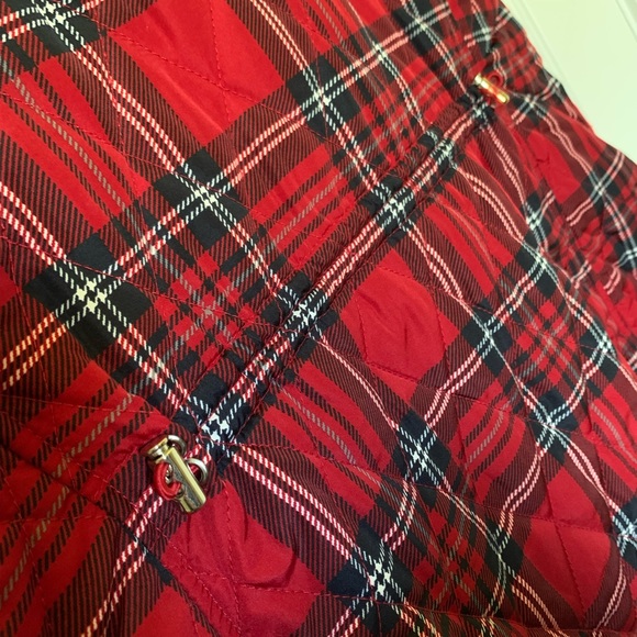 Croft & Barrow, red plaid zip up vest. - Picture 4 of 4
